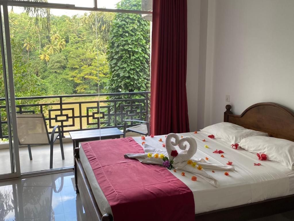 Kandy Rivers Edge Nature Resort Buitenkant foto