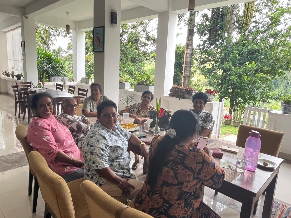 Kandy Rivers Edge Nature Resort Buitenkant foto