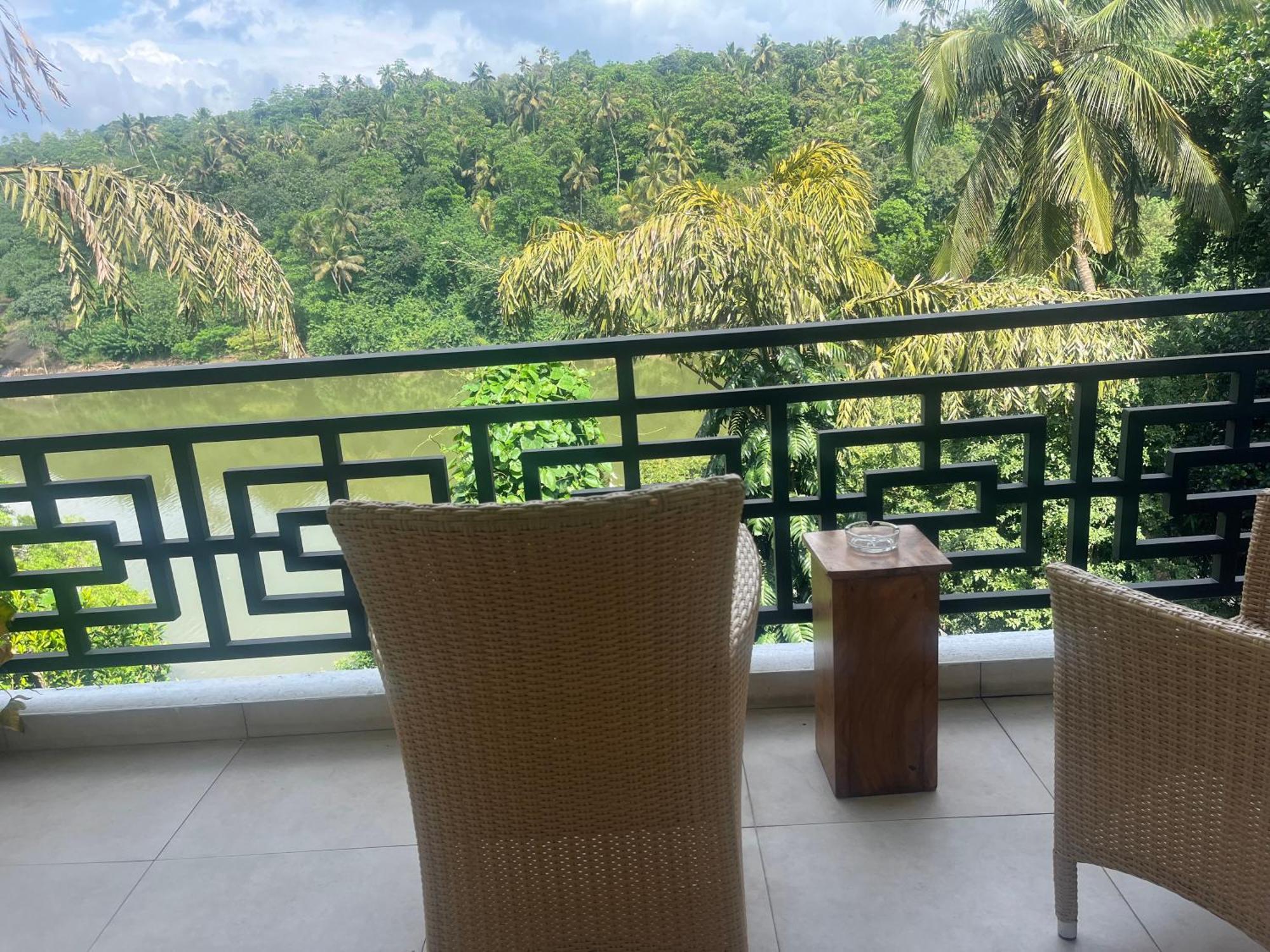 Kandy Rivers Edge Nature Resort Buitenkant foto